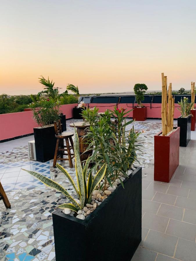 Le Diamant Noir Hotel Nguékokh Buitenkant foto